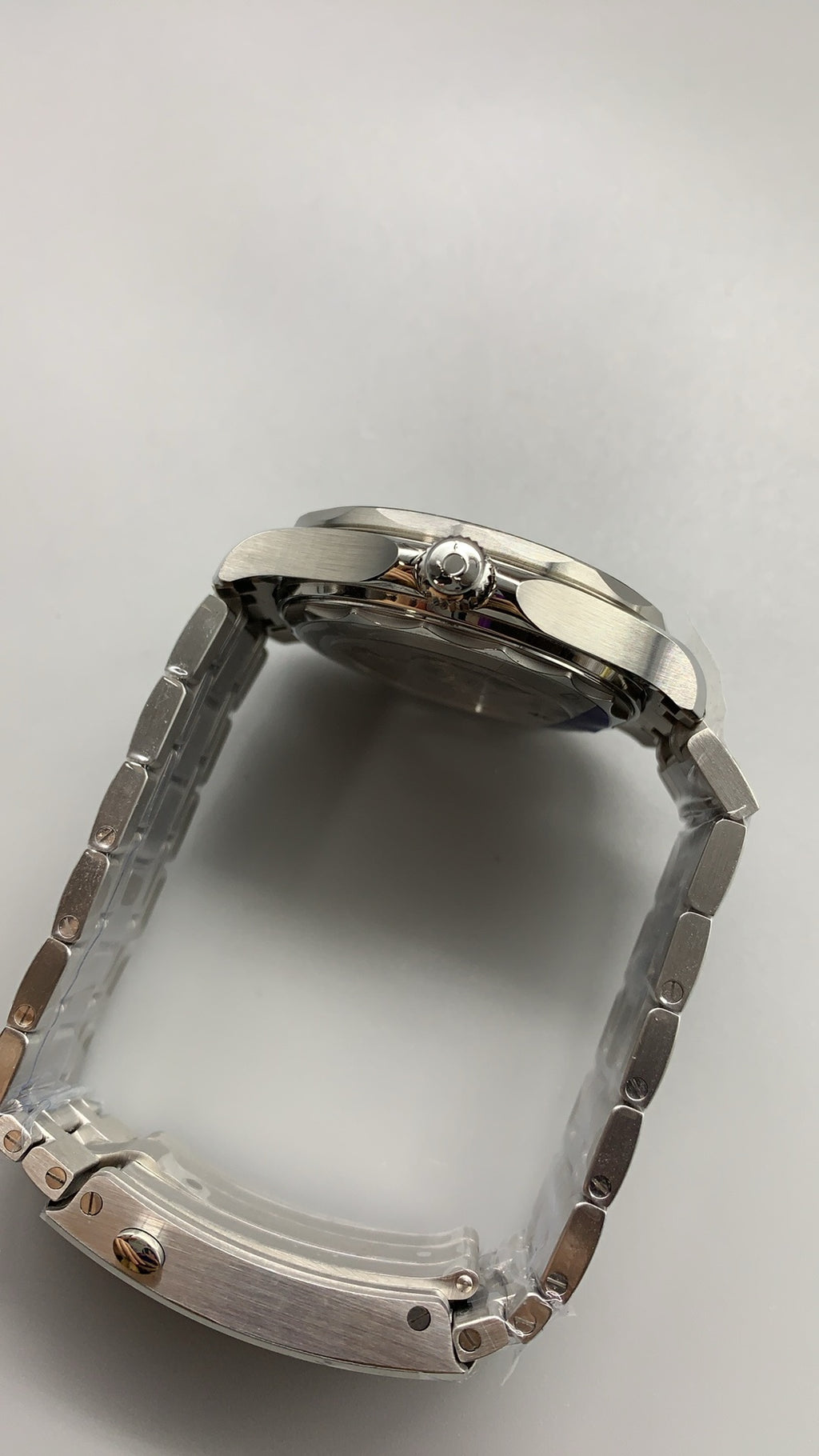 Omega Seamaster Diver 300M 42MM | กลไกอัตโนมัติ Co-Axial Master Chronometer ขนาดตัวเรือน: 42 มม.