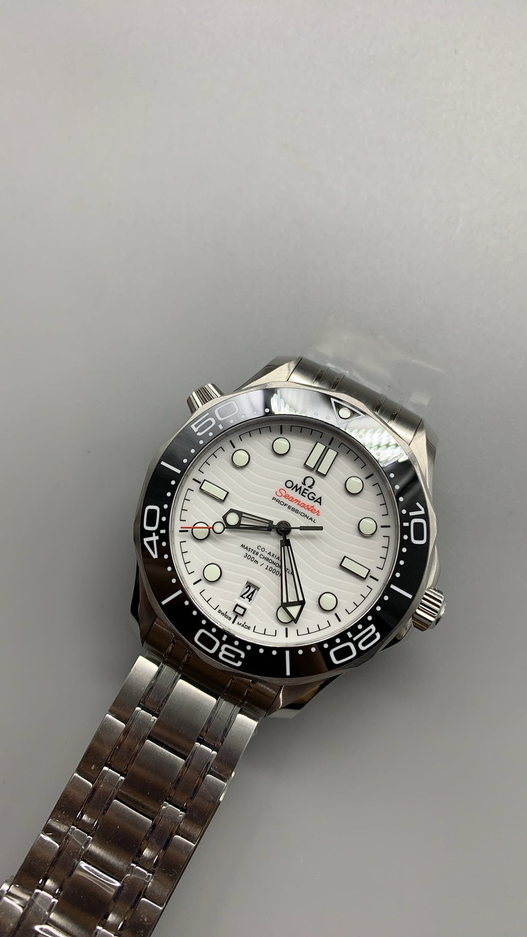 Omega Seamaster Diver 300M 42MM | กลไกอัตโนมัติ Co-Axial Master Chronometer ขนาดตัวเรือน: 42 มม.