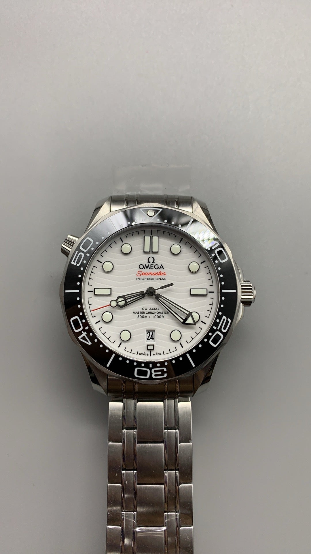 Omega Seamaster Diver 300M 42MM | กลไกอัตโนมัติ Co-Axial Master Chronometer ขนาดตัวเรือน: 42 มม.