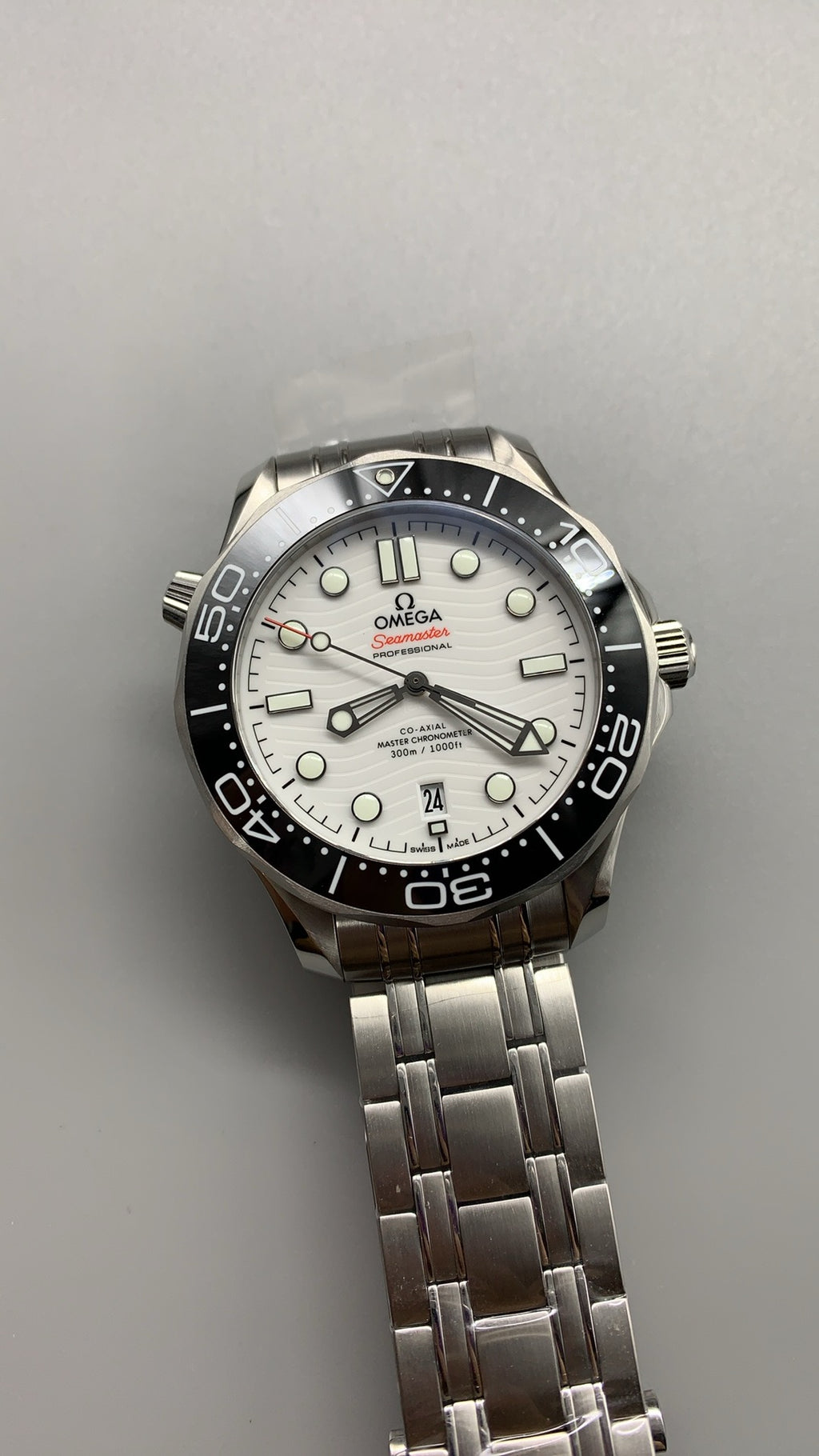 Omega Seamaster Diver 300M 42MM | กลไกอัตโนมัติ Co-Axial Master Chronometer ขนาดตัวเรือน: 42 มม.