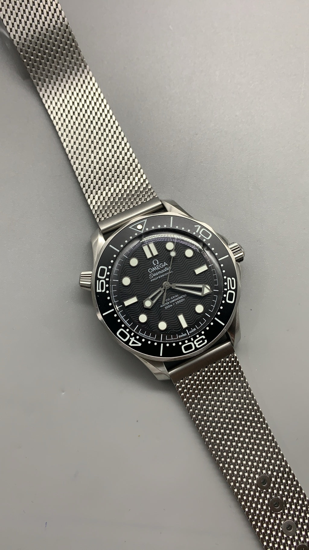 Omega Seamaster Diver 300M 007 Edition 42MM | หน้าปัดสีดำ | กลไกอัตโนมัติ Co-Axial Master Chronometer