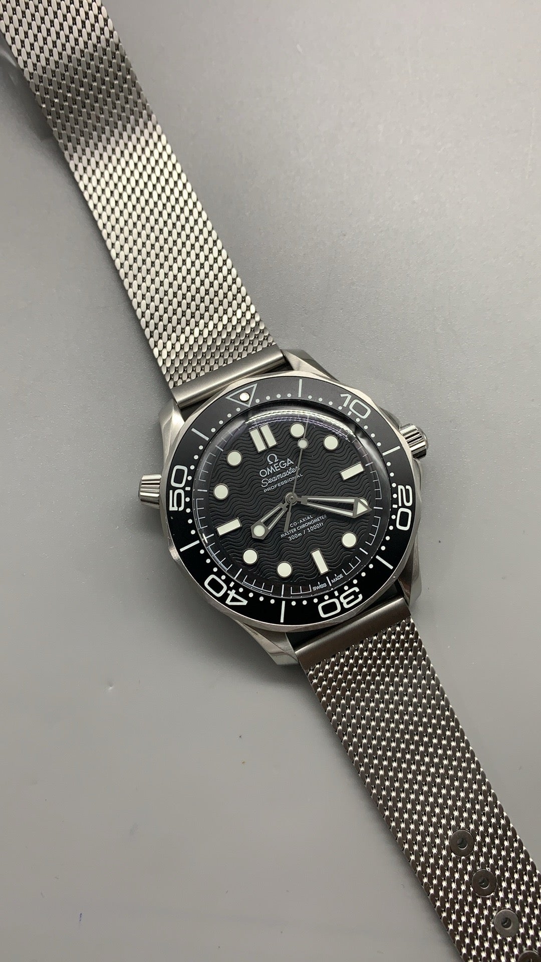 Omega Seamaster Diver 300M 007 Edition 42MM | หน้าปัดสีดำ | กลไกอัตโนมัติ Co-Axial Master Chronometer