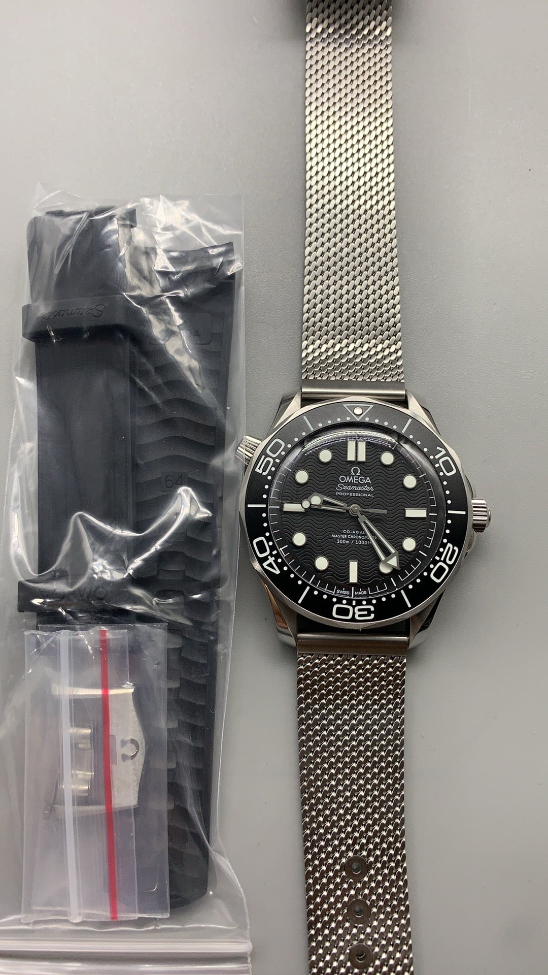 Omega Seamaster Diver 300M 007 Edition 42MM | หน้าปัดสีดำ | กลไกอัตโนมัติ Co-Axial Master Chronometer