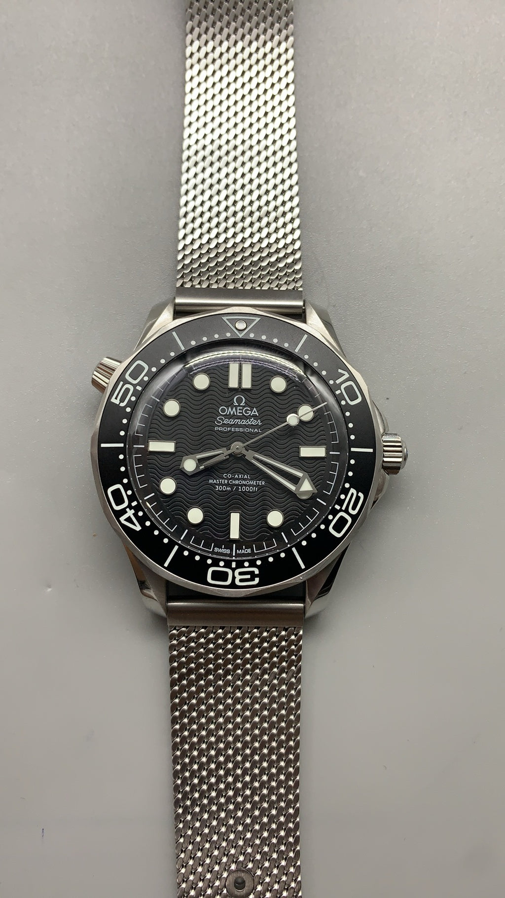 Omega Seamaster Diver 300M 007 Edition 42MM | หน้าปัดสีดำ | กลไกอัตโนมัติ Co-Axial Master Chronometer