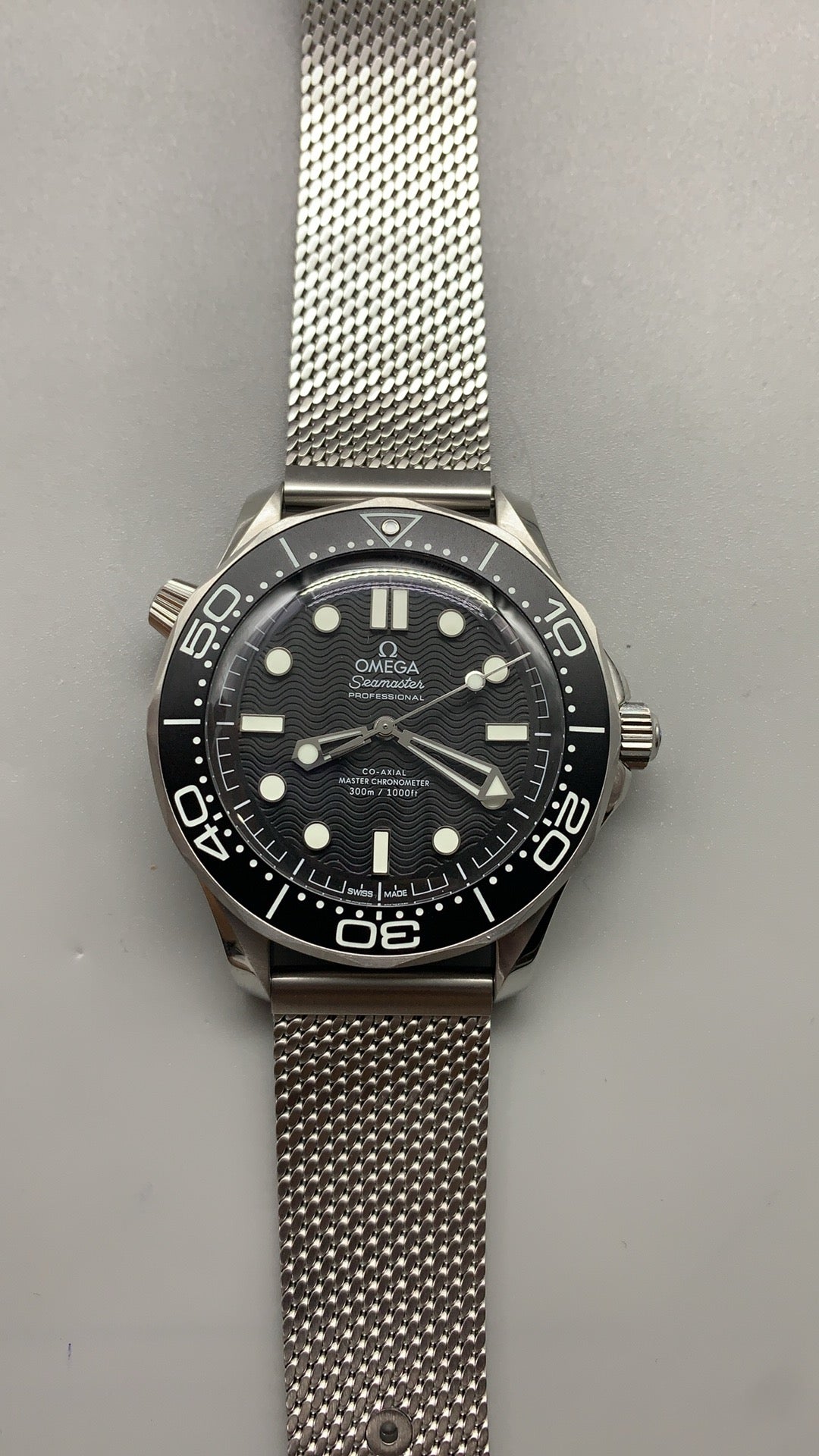 Omega Seamaster Diver 300M 007 Edition 42MM | หน้าปัดสีดำ | กลไกอัตโนมัติ Co-Axial Master Chronometer