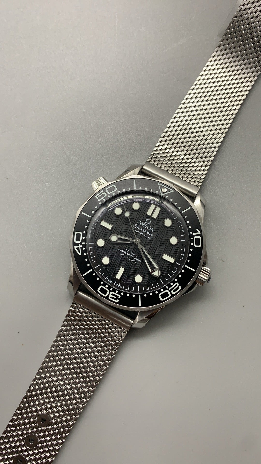 Omega Seamaster Diver 300M 007 Edition 42MM | หน้าปัดสีดำ | กลไกอัตโนมัติ Co-Axial Master Chronometer